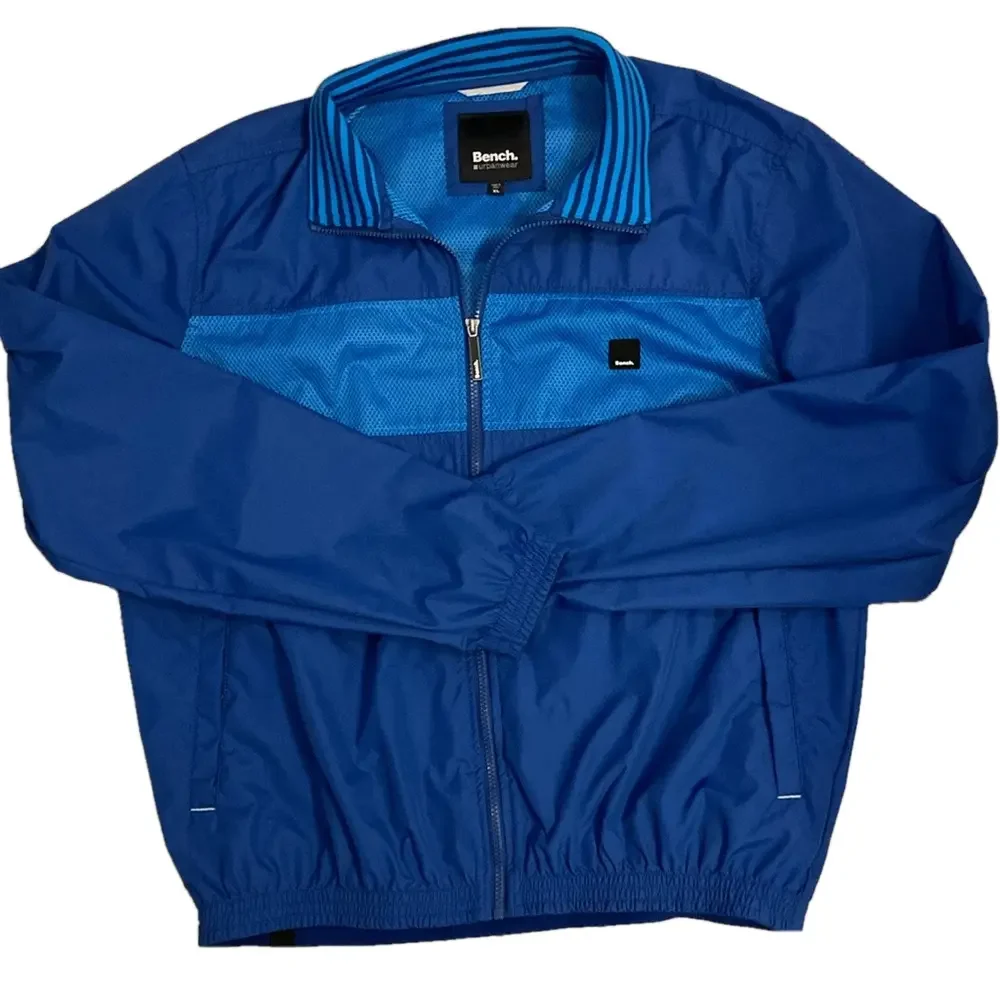 Bench Lightweight Jacket - Picture 10 of 12